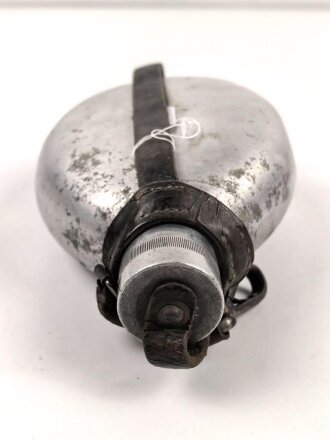 1.Weltkrieg Feldflasche . Bezug fehlt, der Schraubdeckel datiert 1908