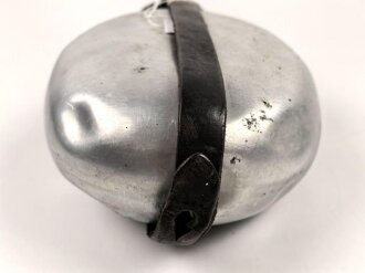 1.Weltkrieg Feldflasche . Bezug fehlt, der Schraubdeckel datiert 1908