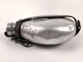 1.Weltkrieg Feldflasche . Bezug fehlt, der Schraubdeckel datiert 1908
