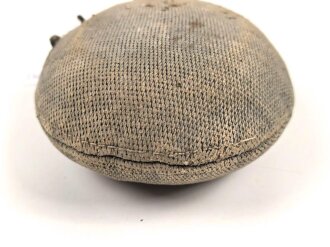 1.Weltkrieg, emaillierte Feldflasche mit Bezug aus Ersatzmaterial. getragenes Stück, der Korkpfropfen defekt.