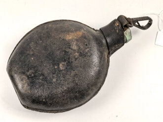 Mit Leder bezogene Feldflasche aus Glas, Alter und Herkunft unbekannt