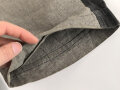 Graue Hose mit breiterm, schwarzen Besatz. Rückseitig breiter Riegel wie in der Zeit des 1. Weltkrieg üblich. Für mich nicht zuzuordnen, eventuell für Kriegsgefangene ?