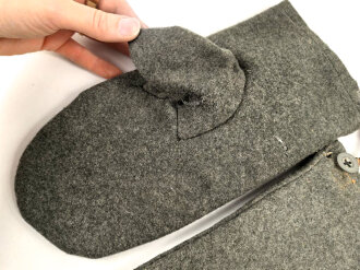 Paar feldgraue Winterhandschuhe, höchstwahrscheinlich aus der Zeit des 1. Weltkrieg, nicht paarig