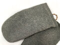 Paar feldgraue Winterhandschuhe, höchstwahrscheinlich aus der Zeit des 1. Weltkrieg, nicht paarig