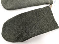 Paar feldgraue Winterhandschuhe, höchstwahrscheinlich aus der Zeit des 1. Weltkrieg, nicht paarig