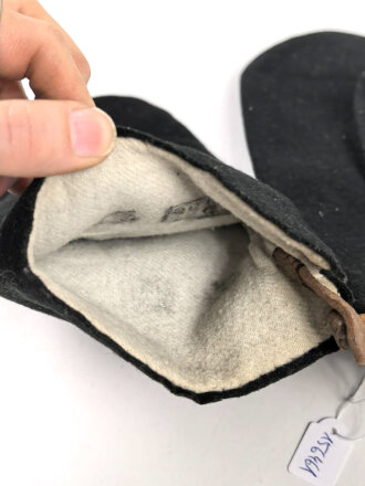 Paar schwarze Winterhandschuhe, höchstwahrscheinlich aus der Zeit des 1. Weltkrieg, Kammergestempelt