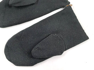 Paar schwarze Winterhandschuhe, höchstwahrscheinlich aus der Zeit des 1. Weltkrieg, Kammergestempelt