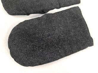Paar schwarze Winterhandschuhe, höchstwahrscheinlich aus der Zeit des 1. Weltkrieg, keinerlei Stempelung
