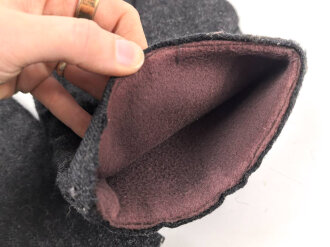Paar schwarze Winterhandschuhe, höchstwahrscheinlich aus der Zeit des 1. Weltkrieg, keinerlei Stempelung