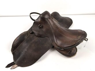 Armeesattel ohne erkennbare Stempelung, Ungereinigtes...