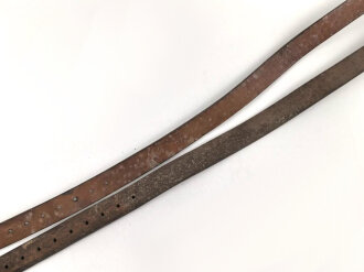 Tschechoslowakei, Paar Steigbügelriemen datiert 1936. Leder angetrocknet, nicht gereinigt