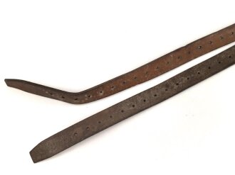Tschechoslowakei, Paar Steigbügelriemen datiert 1936. Leder angetrocknet, nicht gereinigt
