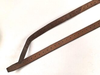 Tschechoslowakei, Paar Steigbügelriemen datiert 1936. Leder angetrocknet, nicht gereinigt