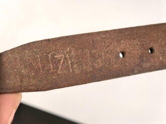 Tschechoslowakei, Paar Steigbügelriemen datiert 1936. Leder angetrocknet, nicht gereinigt