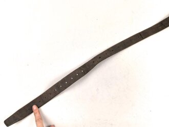 Steigbügelriemen ohne sichtbare Stempelung. Ungereinigt, Gesamtlänge 129cm