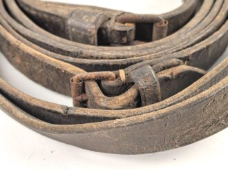 1. Weltkrieg, Lederriemen für Kavallerie oder bespannte Artillerie. Datiert 1916. Breite 2cm, Gesamtlänge 320cm