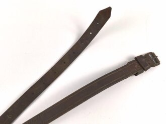 1. Weltkrieg, Lederriemen für Kavallerie oder bespannte Artillerie. Datiert 1917. Breite 3cm, Gesamtlänge 165cm