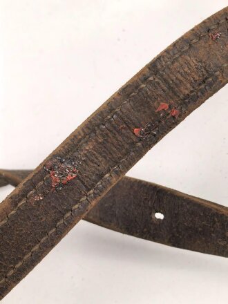 1. Weltkrieg, Lederriemen für Kavallerie oder bespannte Artillerie. Datiert 1917. Breite 3cm, Gesamtlänge 165cm