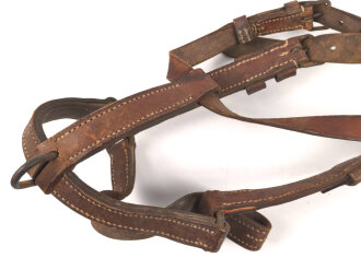 Stallhalfter Wehrmacht, datiert 1942. Ungereinigt, Leder zum Teil trocken