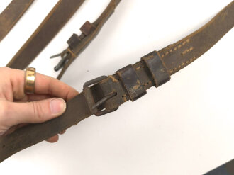 Wehrmacht, Lederriemen für Kavallerie oder bespannte Artillerie. Datiert 1943. Breite 2,5cm, Gesamtlänge  etwa 940cm