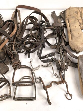 Großes Konvolut Lederriemen / Lederzeug, meist Kavallerie. Alles mehr oder weniger defekt. Insgesamt 18 Kilo