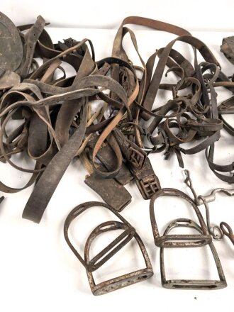 Großes Konvolut Lederriemen / Lederzeug, meist Kavallerie. Alles mehr oder weniger defekt. Insgesamt 18 Kilo