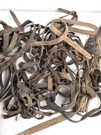 Großes Konvolut Lederriemen / Lederzeug, meist Kavallerie. Alles mehr oder weniger defekt. Insgesamt 13 Kilo