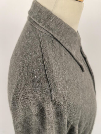 Diensthemd für Mannschaften des Heeres. Mausgraue Ausführung, getragenes Stück