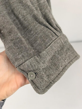 Diensthemd für Mannschaften des Heeres. Mausgraue Ausführung, getragenes Stück