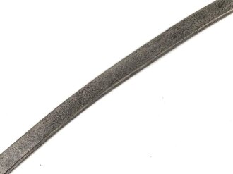 Klinge für einen Säbel, Länge 79cm, Gesamtlänge 97cm,  Breite 33mm. Alter und Herkunft unbekannt.