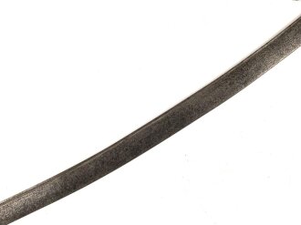 Klinge für einen Säbel, Länge 79cm, Gesamtlänge 97cm,  Breite 33mm. Alter und Herkunft unbekannt.