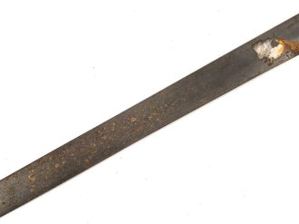 Klinge für eine Blankwaffe, Länge 59,5cm, Gesamtlänge 77cm,  Breite 35mm. Alter und Herkunft unbekannt.