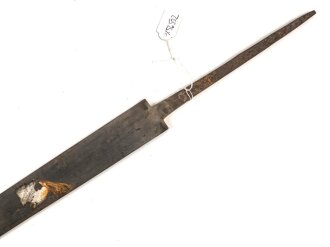 Klinge für eine Blankwaffe, Länge 59,5cm, Gesamtlänge 77cm,  Breite 35mm. Alter und Herkunft unbekannt.
