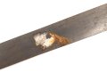 Klinge für eine Blankwaffe, Länge 59,5cm, Gesamtlänge 77cm,  Breite 35mm. Alter und Herkunft unbekannt.