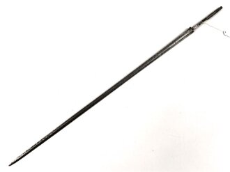 Klinge für eine Blankwaffe, Länge 68cm, Gesamtlänge 80cm,  Breite 19,4mm. Alter und Herkunft unbekannt.
