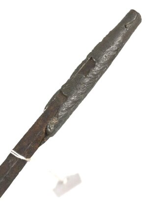 Klinge für eine Blankwaffe, Länge 68cm, Gesamtlänge 80cm,  Breite 19,4mm. Alter und Herkunft unbekannt.