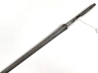 Klinge für eine Blankwaffe, Länge 68cm, Gesamtlänge 80cm,  Breite 19,4mm. Alter und Herkunft unbekannt.