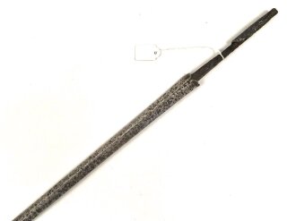 Klinge für eine Blankwaffe, Länge 68cm, Gesamtlänge 80cm,  Breite 19,4mm. Alter und Herkunft unbekannt.