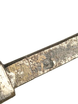 Klinge für eine Blankwaffe, Länge 87cm, Gesamtlänge 101,5cm,  Breite 17mm. Alter und Herkunft unbekannt.