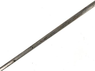 Klinge für eine Blankwaffe, Länge 87cm, Gesamtlänge 101,5cm,  Breite 17mm. Alter und Herkunft unbekannt.