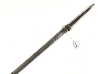 Klinge für eine Blankwaffe, Länge 87cm, Gesamtlänge 101,5cm,  Breite 17mm. Alter und Herkunft unbekannt.