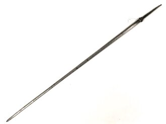 Klinge für eine Blankwaffe, Länge 87cm, Gesamtlänge 101,5cm,  Breite 17mm. Alter und Herkunft unbekannt.
