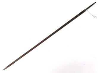 Klinge für eine Blankwaffe, Länge 68cm, Gesamtlänge 77cm,  Breite 14,4mm. Alter und Herkunft unbekannt.