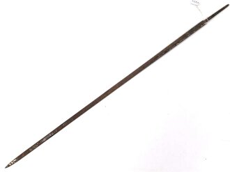 Klinge für eine Blankwaffe, Länge 68cm, Gesamtlänge 77cm,  Breite 14,4mm. Alter und Herkunft unbekannt.