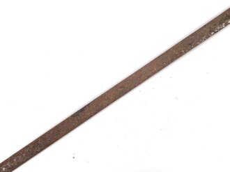 Klinge für eine Blankwaffe, Länge 68cm, Gesamtlänge 77cm,  Breite 14,4mm. Alter und Herkunft unbekannt.
