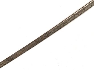 Klinge für eine Blankwaffe, Länge 86cm, Gesamtlänge 102,5cm,  Breite 19mm. Alter und Herkunft unbekannt.