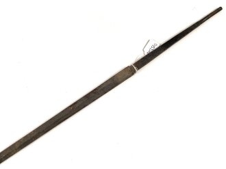 Klinge für eine Blankwaffe, Länge 86,5cm, Gesamtlänge 104,5cm,  Breite 16,1mm. Alter und Herkunft unbekannt.