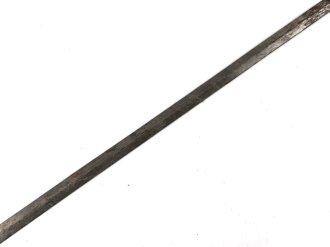 Klinge für eine Blankwaffe, Länge 86,5cm, Gesamtlänge 104,5cm,  Breite 16,1mm. Alter und Herkunft unbekannt.