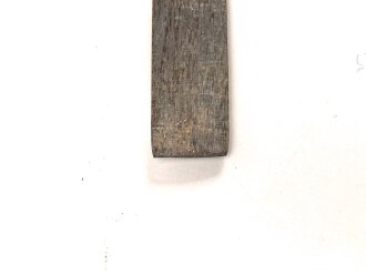 Klinge für eine Blankwaffe, Länge 86,5cm, Gesamtlänge 104,5cm,  Breite 16,1mm. Alter und Herkunft unbekannt.