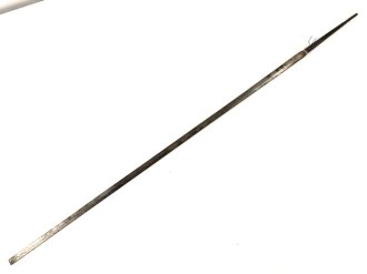 Klinge für eine Blankwaffe, Länge 86,5cm, Gesamtlänge 104,5cm,  Breite 16,1mm. Alter und Herkunft unbekannt.